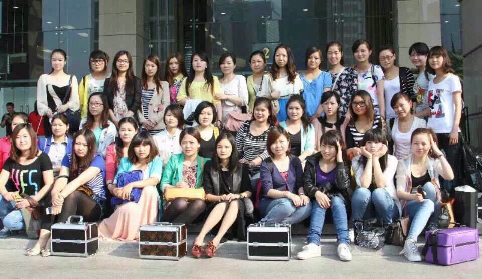 化妆班学员2023上海航天局集体婚礼合影